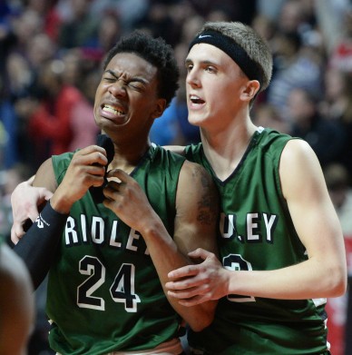 After a breakneck month of basketball, Ridley's Julian Wing, left, and Nick Czechowicz have time to recharge before Saturday's PIAA Class AAAA opener against La Salle. (Times Staff/TOM KELLY IV)